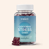 yuicy® Goodbye Stress Gummies mit GABA und L-Theanin. Die Dose ist blau gestaltet, enthält dunkelviolette Gummibärchen und trägt den Hinweis „zuckerfrei“. Nahrungsergänzungsmittel zur Unterstützung bei Stress und innerer Ruhe.